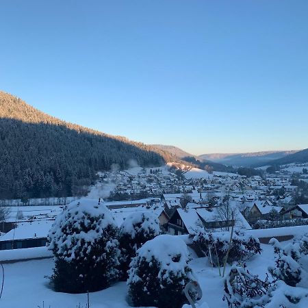 באיירסברון Appartement Mit Herrlicher Aussicht Uebers Murgtal מראה חיצוני תמונה