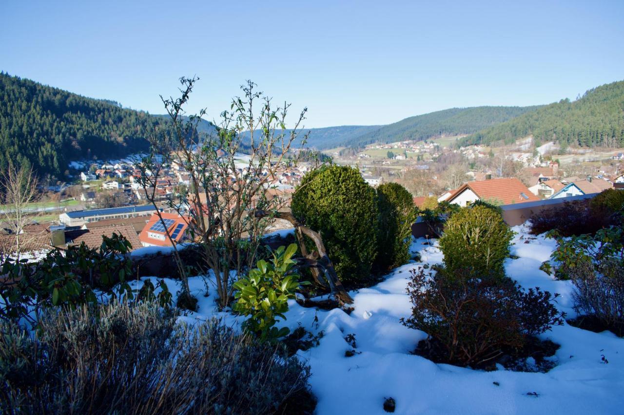 באיירסברון Appartement Mit Herrlicher Aussicht Uebers Murgtal מראה חיצוני תמונה